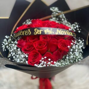 Buquet de rosas rojas con cinta marcada